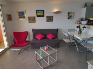 Posedenie v ubytovaní Appartement de 35m² avec Terrasse de 14m² en Front de Mer, Sète - FR-1-472A-254