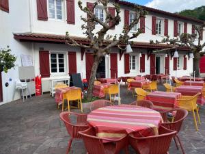 Restaurace v ubytování Hôtel Juantorena