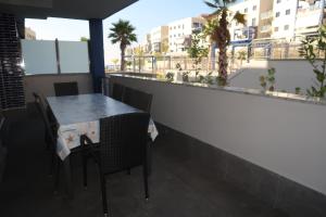 Balkón alebo terasa v ubytovaní RESIDENCIAL PLAYA CABRIA