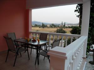 Balkón alebo terasa v ubytovaní Omorfi Poli 120 sqm Apartment
