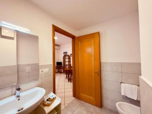 Koupelna v ubytování Hotel Baia di Talamone
