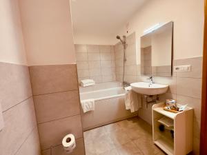 Koupelna v ubytování Hotel Baia di Talamone