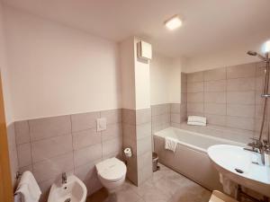 Koupelna v ubytování Hotel Baia di Talamone