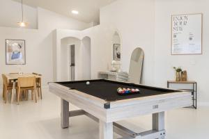 Modern Boho Retreat with Strip Views, Pool and Pool Table - 4br, 3ba