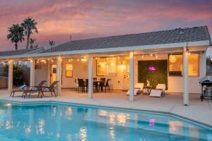 Modern Boho Retreat with Strip Views, Pool and Pool Table - 4br, 3ba