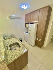 A kitchen or kitchenette at Residencial Provincia Di Trento Beira Mar