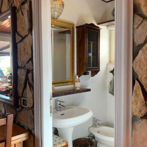 Ένα μπάνιο στο Spectacular and Cozy Loft w/Terrace, near Termini