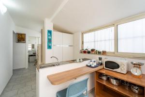 A kitchen or kitchenette at Monolocale Gio Még 5 kép