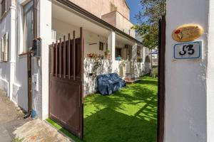 A garden outside Monolocale Gio