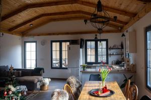 a living room with a table and a kitchen at Apartman TALIJA in Pirot