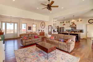Gallery image of Spacious Farmhouse Near Hikes and Waterfalls in Harrison