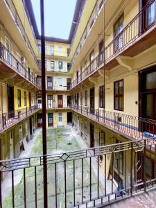 an empty courtyard in an old building at La Stella di Budapest in Budapest