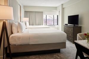 Postel nebo postele na pokoji v ubytování Capitol Hill Hotel