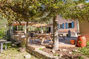Κήπος έξω από το Auberge De La Vallee