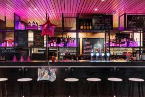 Getränke in der Unterkunft MOXY Vienna Airport