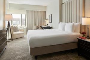 Postel nebo postele na pokoji v ubytování Capitol Hill Hotel