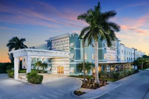 una representación de la parte delantera de un hotel con una palmera en Fairfield by Marriott Inn & Suites Marathon Florida Keys, en Marathon