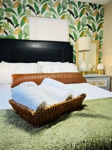 a bedroom with a bed with a wicker basket on the floor at Tropical Casita in Tampa near airport and Raymond James stadium in Tampa