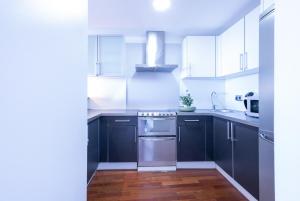 Kuchyňa alebo kuchynka v ubytovaní NC APARTMENTS Ático Canyelles Mar - 5 PAX