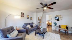 a living room with a couch and a ceiling fan at Book Today! 2 BDR, Pet Friendly, A/C, W/D, Garage in Twin Falls