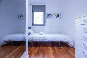 Posteľ alebo postele v izbe v ubytovaní NC APARTMENTS Ático Canyelles Mar - 5 PAX