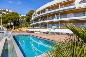 Bazén v ubytovaní NC APARTMENTS Ático Canyelles Mar - 5 PAX alebo v jeho blízkosti