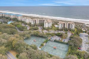 an aerial view of two tennis courts next to the beach at B110 Amelia Surf and Racquet in Fernandina Beach
