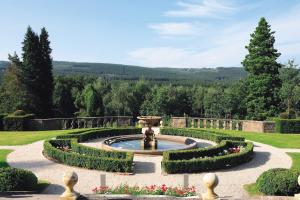 a fountain in the middle of a garden at Manoir de Lébioles in Spa