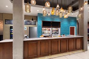 a bar in a restaurant with blue tile at Courtyard by Marriott Cape Girardeau Downtown in Cape Girardeau