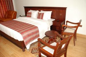 A bed or beds in a room at Eagle Palace Hotel