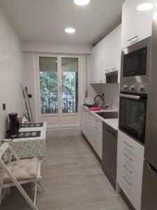 Kuchyň nebo kuchyňský kout v ubytování Precioso apartamento en Bilbao.