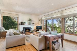 a living room filled with furniture and a fireplace at Shirri Mirri in Leura