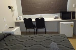 Kuchyň nebo kuchyňský kout v ubytování Three Moon Motel