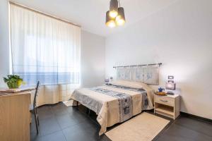 Tempat tidur dalam kamar di Holiday home in Alghero 43629