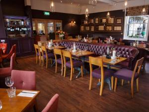 Gallery image of The Richard Onslow in Cranleigh