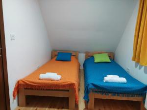 Postel nebo postele na pokoji v ubytování Stašina vikendica Divčibare