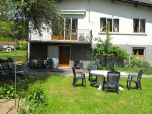 Taman di luar Gîte spacieux à Saulxures-sur-Moselotte: proche lac, pistes de ski, équipements bébé, animaux acceptés - FR-1-589-145
