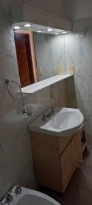Bilik mandi di Dpto PLAZA SAENZ PEÑA CÉNTRICO