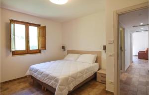 A bed or beds in a room at Lovely Apartment In Longobardi Marina
