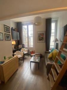 Χώρος καθιστικού στο Cocoon Gallery Paris