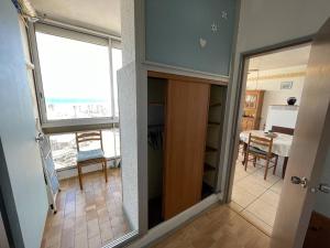 Zdjęcie z galerii obiektu Saint-Cyprien : T2 cabine, climatisé, 6 pers, animaux admis, parking sécurisé - FR-1-106-78 w mieście Saint-Cyprien