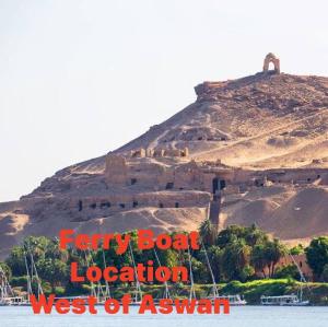 a sign that reads forty door location west of aswan on a mountain at تحتمسنا كا بيت تحتمس house of tohotms in Nag` el-Qabba