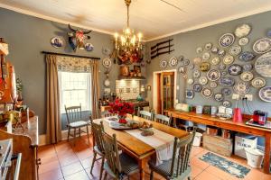 a dining room with a table and plates on the wall at Oude Pastorie in Nieu-Bethesda