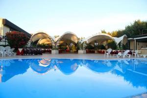 Bazén v ubytování Hotel Ottagono nebo v jeho okolí