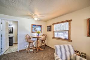 Fotografie z fotogalerie ubytování Sunroom, Deck and Grills Marquette Cottage! v destinaci Marquette