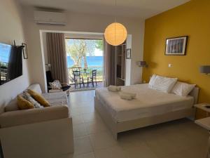 A bed or beds in a room at Seafront studio - Akti Elia