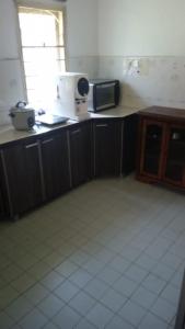 Kuchyň nebo kuchyňský kout v ubytování Homestay Budget Bukit Beruntung
