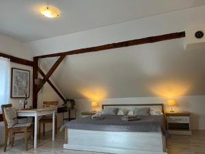 Posteľ alebo postele v izbe v ubytovaní Apartmány Lavander Mikulov