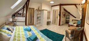 Posteľ alebo postele v izbe v ubytovaní Apartmány Lavander Mikulov