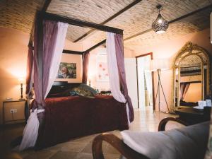 a bedroom with a canopy bed in a room at Relais & Châteaux Taubenkobel in Schützen am Gebirge